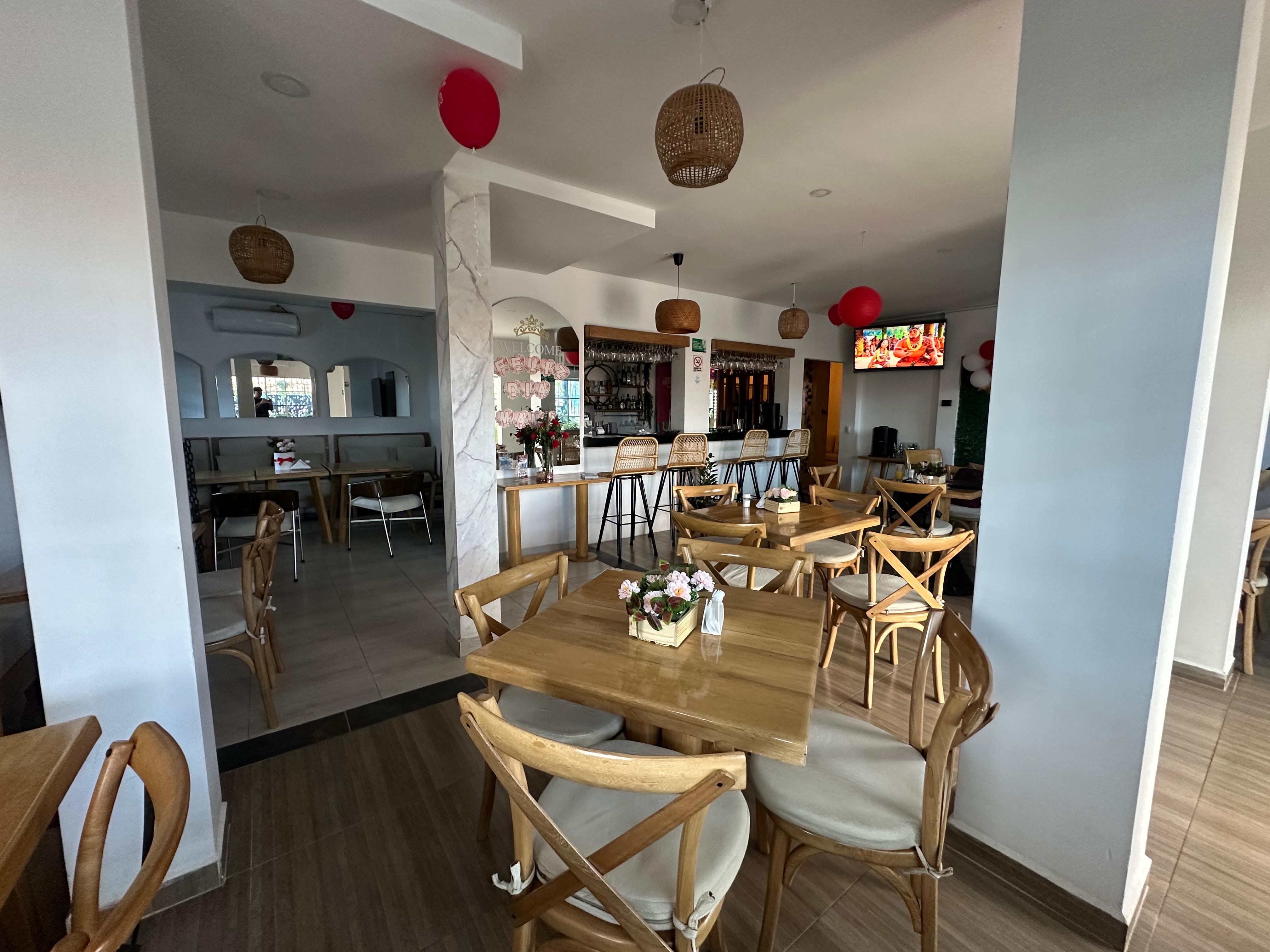 Mesas y salón La Jaiba Gastrobar